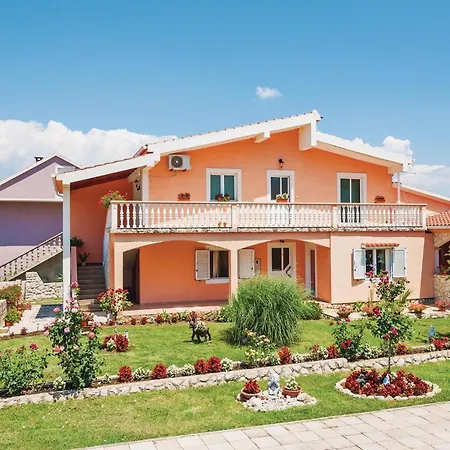 1 Bedroom Amazing In Podgradina * Islam Grcki