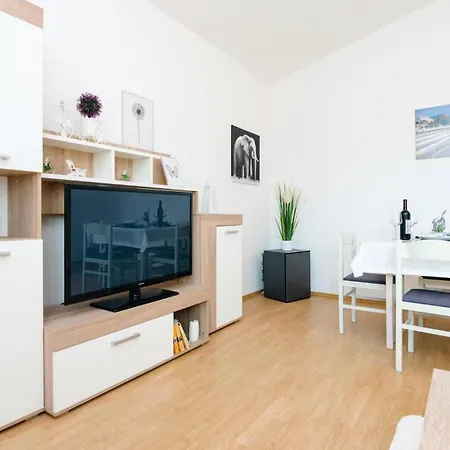 1 Bedroom Amazing In Podgradina Apartment *