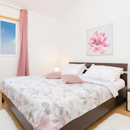 One-bedroom In Podgradina Apartment *