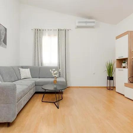 One-bedroom In Podgradina Apartment