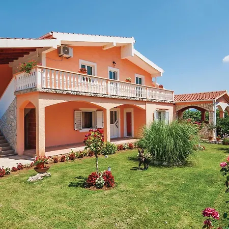 1 Bedroom Amazing In Podgradina Apartment