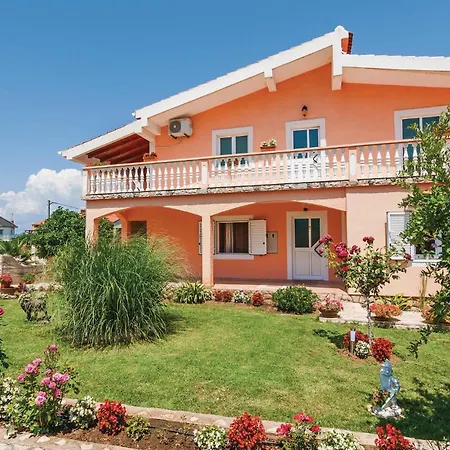 Apartment 1 Bedroom Amazing In Podgradina *