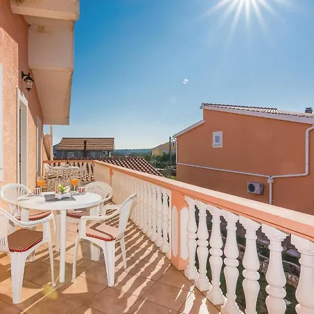 1 Bedroom Amazing In Podgradina Islam Grcki