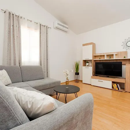 Apartment One-bedroom In Podgradina