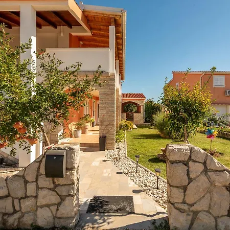 Apartment One-bedroom In Podgradina *